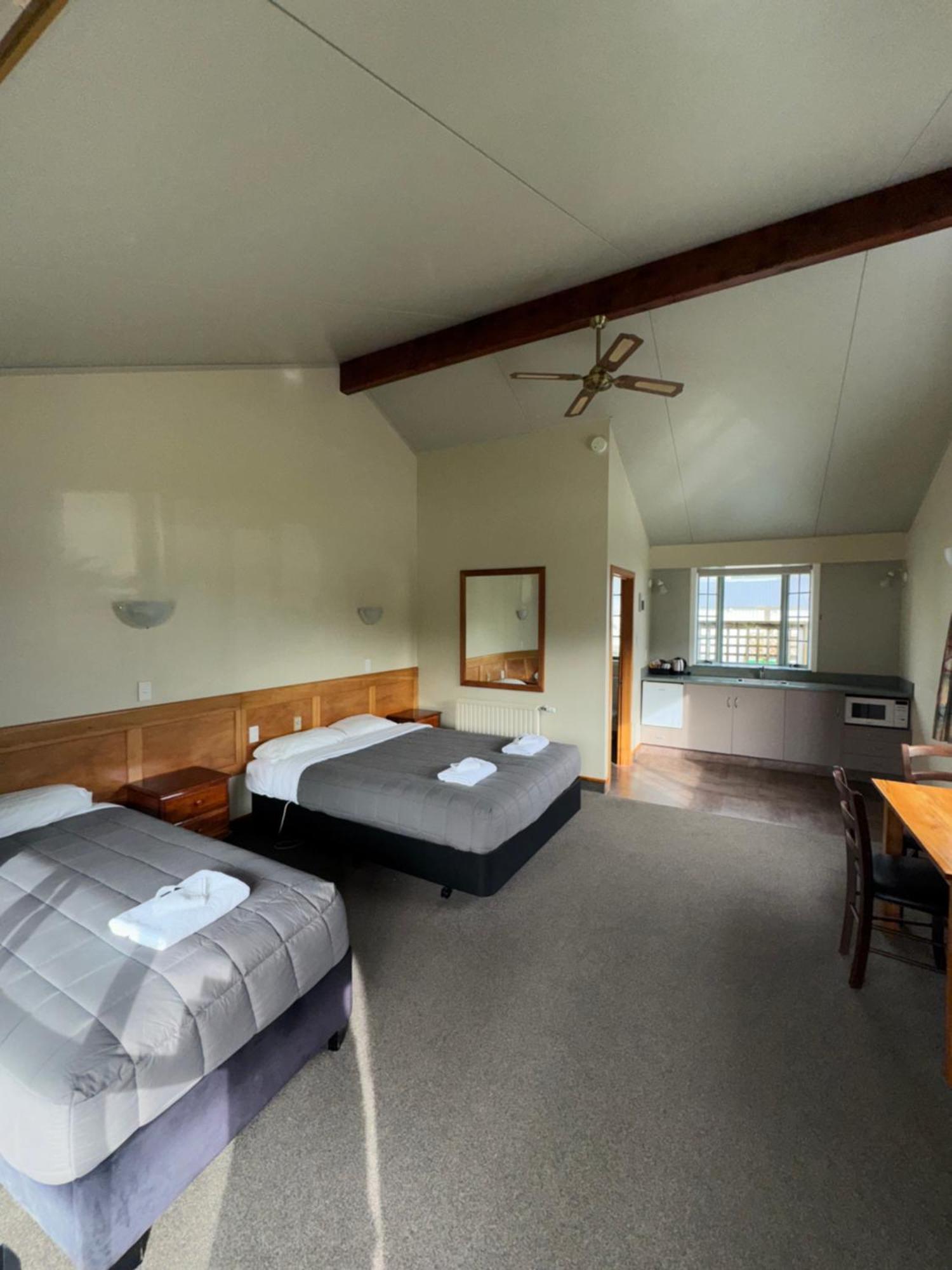 South Sea Hotel - Stewart Island Half-moon Bay Экстерьер фото